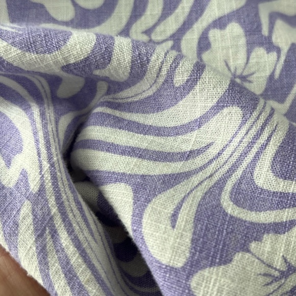 H&M Resort Style Button Down Shirt, Size M - Picture 3 of 9